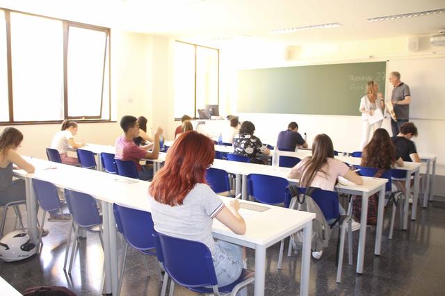 340 alumnos se examinan del Selectivo en el Campus Ontinyent