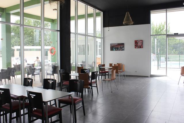 Ontinyent reobri el bar del Poliesportiu en unes remodelades instal·lacions 