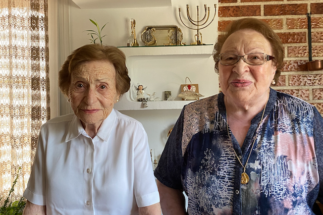 Rosario y Carmen Llin, dos hermanas ontinyentinas que suman 203 años 