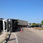 Tomba un camió en la CV-650 en Ontinyent