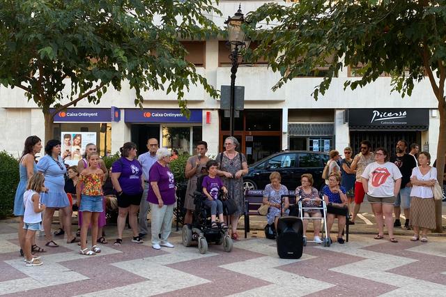 Ontinyent se manifiesta en contra de la violación a una mujer el fin de semana