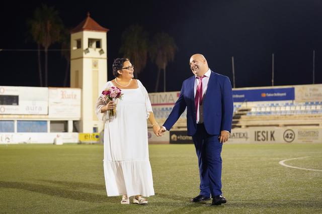 El Estadio El Clariano de Ontinyent acoge su primera boda