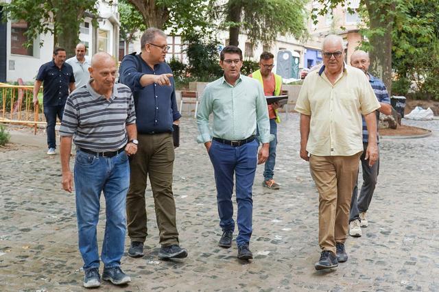 Ontinyent saca a la luz parte de los adoquines originales de la calle Sant Antoni