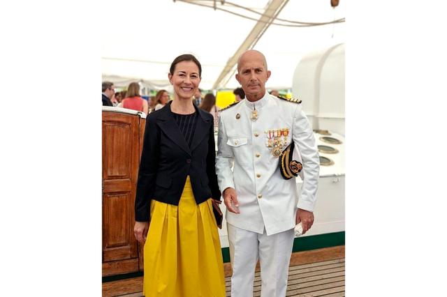 Natacha Sanz Caballero, Cruz al Mérito Naval