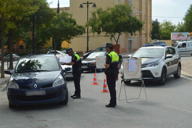 Un coche sin ITV y dos positivos por alcohol
