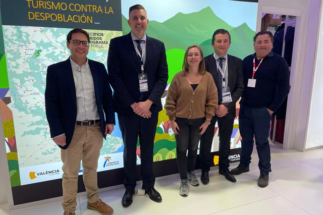 Joan Sanchis da su apoyo al turismo de La Vall d'Albaida en FITUR
