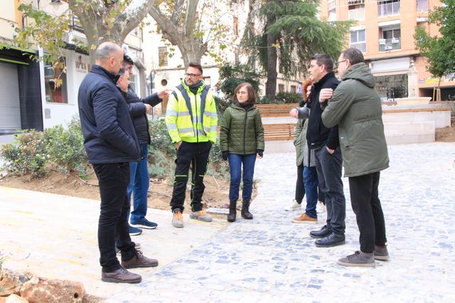 El carrer Sant Antoni, preparat per a les festes del barri