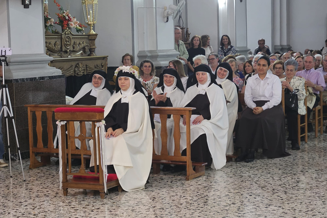 Sor Mª Teresa de Jesús Peraza profesa como monja Carmelita en Ontinyent