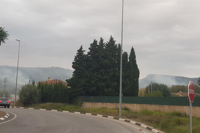 Ontinyent amanece cubierto de humo