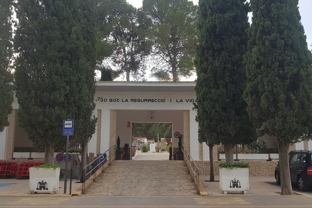 Ontinyent ofrece un servicio especial de autobús al cementerio