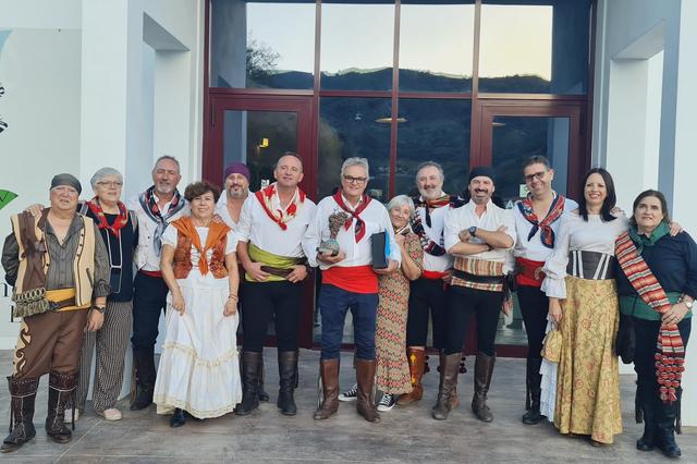 Los Contrabandistas de Ontinyent renueva los lazos que la unen a la cultura bandolera