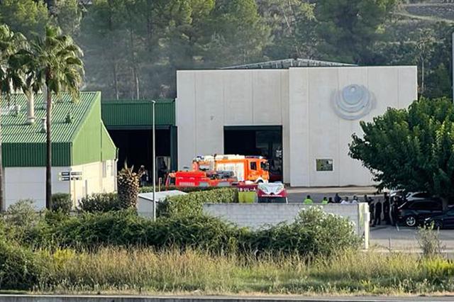 Incendi a una nau industrial