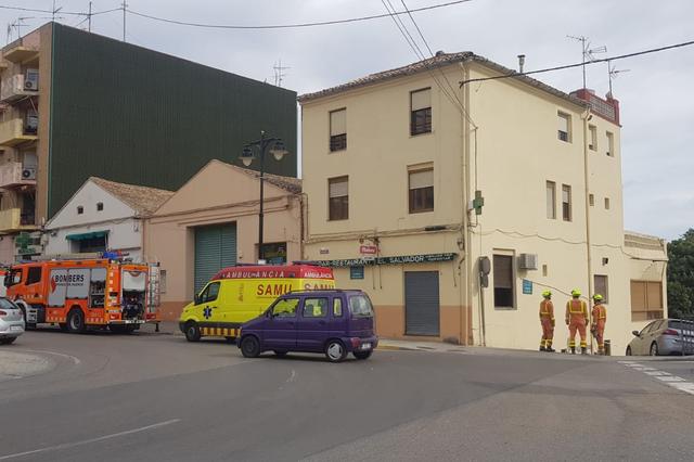 Una persona queda atrapada tras derrumbarse una casa en Ontinyent