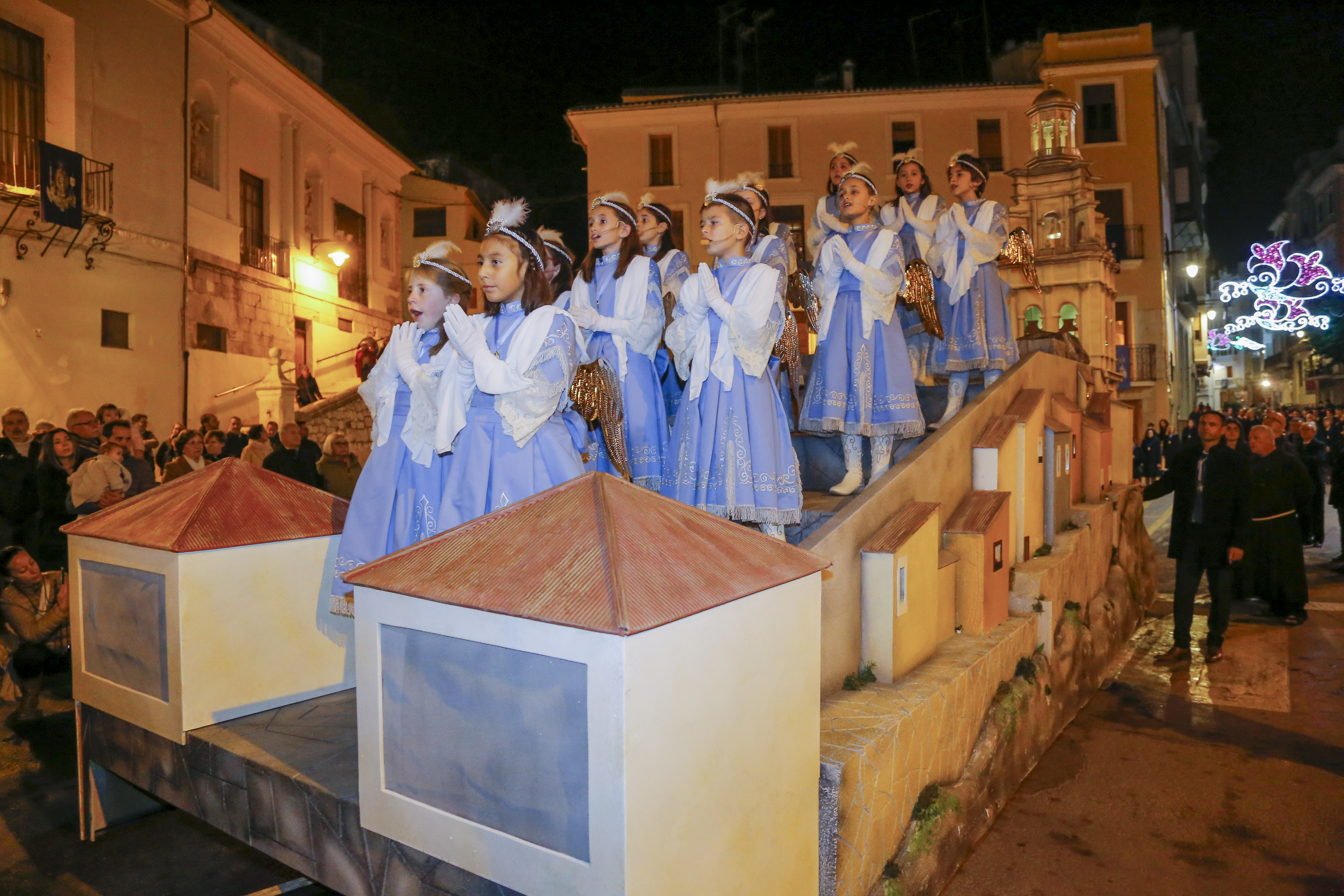 Angelets de Ontinyent y la nueva carroza