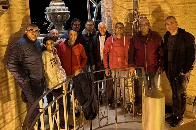 Ontinyent encén el Betlem lluminós del campanar de Santa María