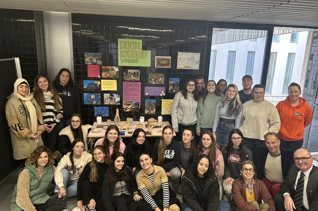 Alumnat de l'FP sanitari del Jaume I visita la Fundació Salvador Mollà