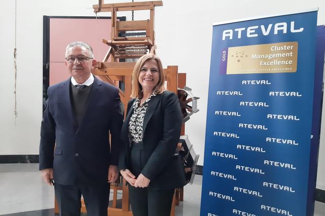Bernabé visita la industrial tèxtil