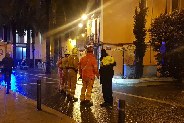 Se desprende una fachada en la calle Alcalde Paco Montés de Ontinyent