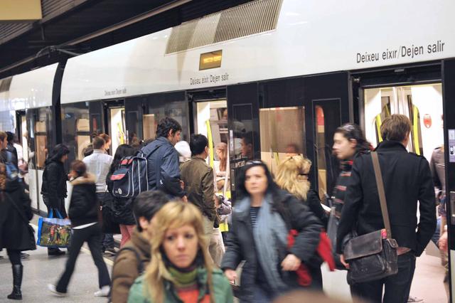 La mascareta deixa de ser obligatoria en el transport públic a partir de dimecres