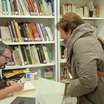 Juan Francisco Ferrándiz visita la biblioteca de Bocairent