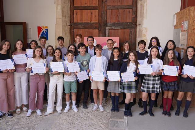 Ontinyent premia l’alumnat amb millors expedients de Primària i FP