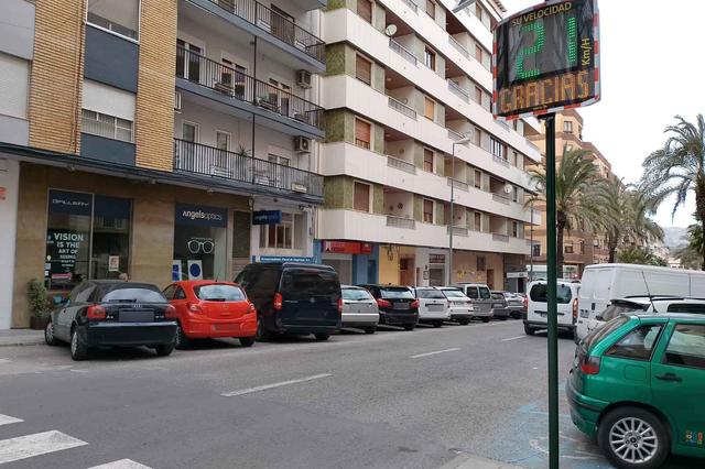 El trànsit a Ontinyent: quasi 1 milió de cotxes per Daniel Gil i el Tirador