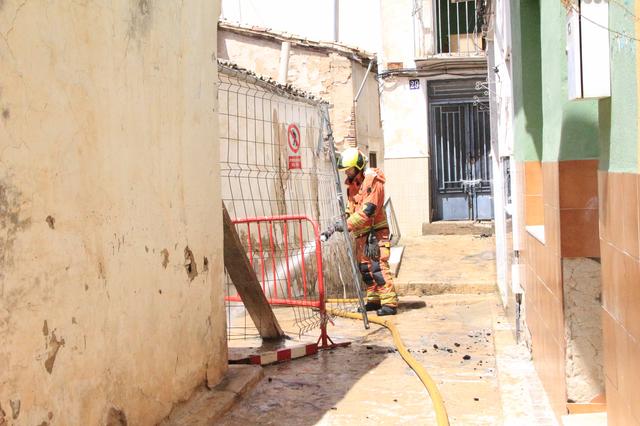 Incendi al carrer Teixidors d'Ontinyent