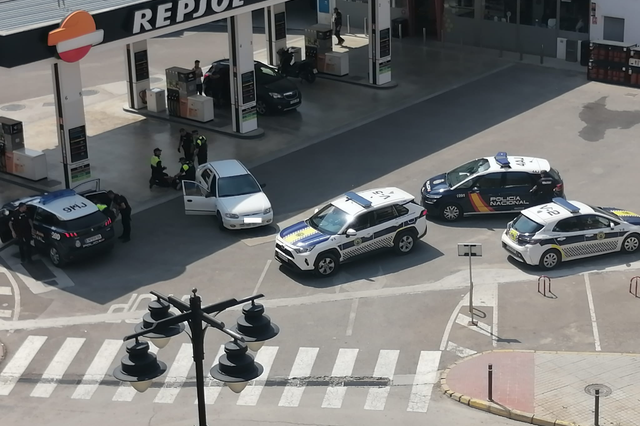 Dos detinguts per agressió a un policia i per conducció negligent a Ontinyent