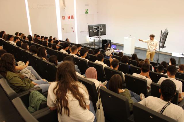 La Fundació Caixa Ontinyent impartix educació financera a alumnes d’ESO