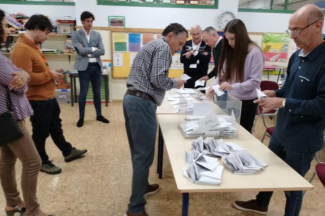 Tanquen els col·legis electorals, comença el recompte