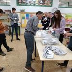 Cierran los colegios electorales, empieza el recuento