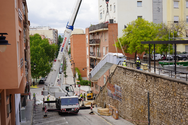 Ontinyent instal·la les escales mecàniques del Mercat Municipal