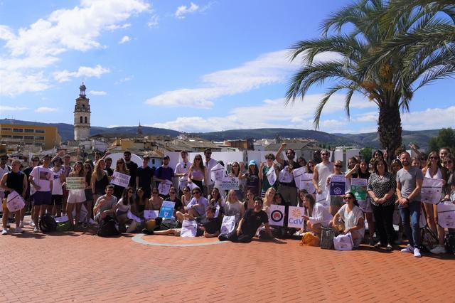 Unos 100 jóvenes visitan Ontinyent en colaboración con escuelas de idiomas