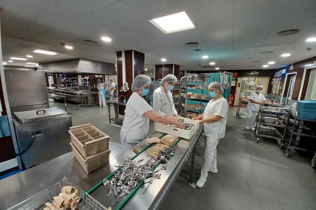 La cuina de l’Hospital de Xàtiva aconsegueix l’acreditació ISO 22000 per la seua gestió de la seguretat alimentària. 