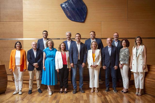 La Diputació de València presenta el nou equip i negocia amb Ens Uneix