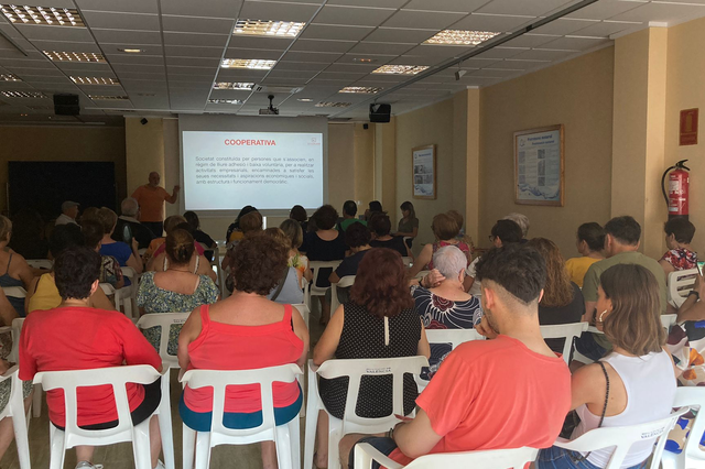 Presentan una cooperativa de cuidados a personas dependientes en Montitxelvo