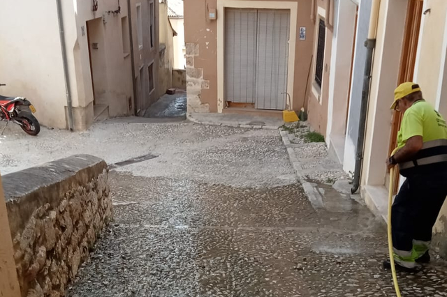 Ontinyent inicia una limpieza intensiva en los diferentes barrios