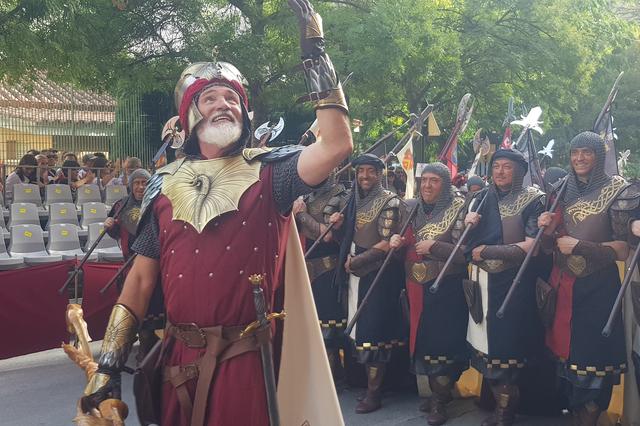 La capitanía Cides llena Ontinyent de leyenda y mitología