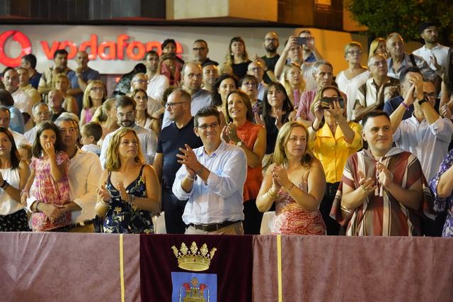 Ontinyent vive su Entrada más participativa nunca registrada: 5.000 festeros 