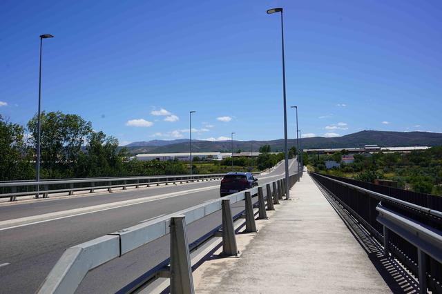 Ontinyent mejora la red de agua y de luz del Área 37