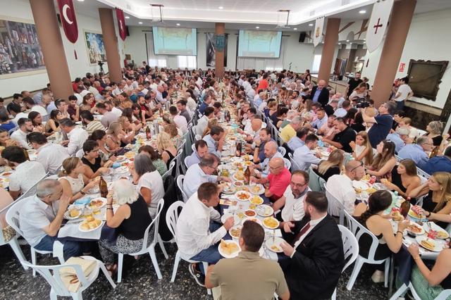 Ontinyent celebra un emotiu 'Esmozar de la llàgrima'