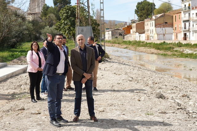 La CHX inicia las obras de la nueva pasarela del río Clariano de Ontinyent