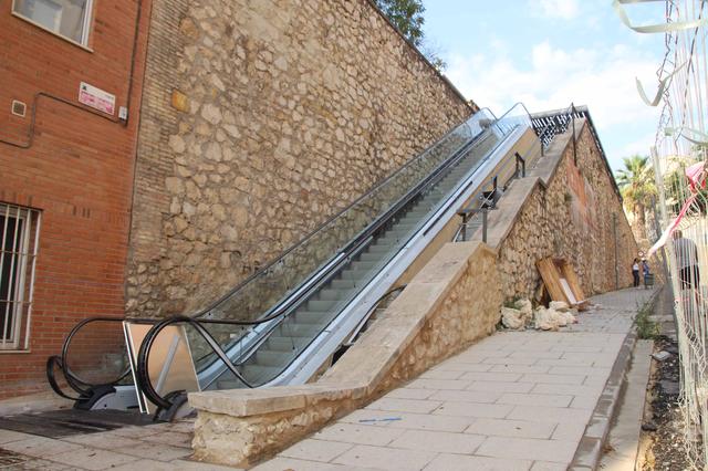 Instal·len l'escala mecànica del Mercat d'Ontinyent 