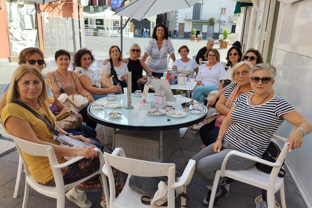 Un grupo de antiguas compañeras de colegio de Ontinyent visita el pueblo de Sophia Loren