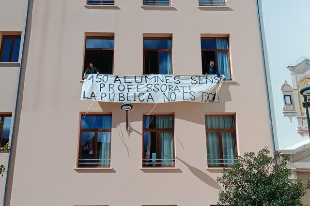 L'Escola d'Adults d'Ontinyent denúncia la falta de professorat