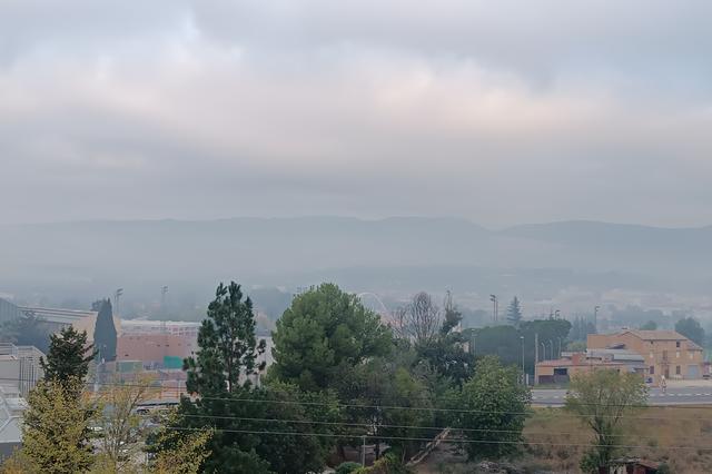 Ontinyent amanece cubierta de humo