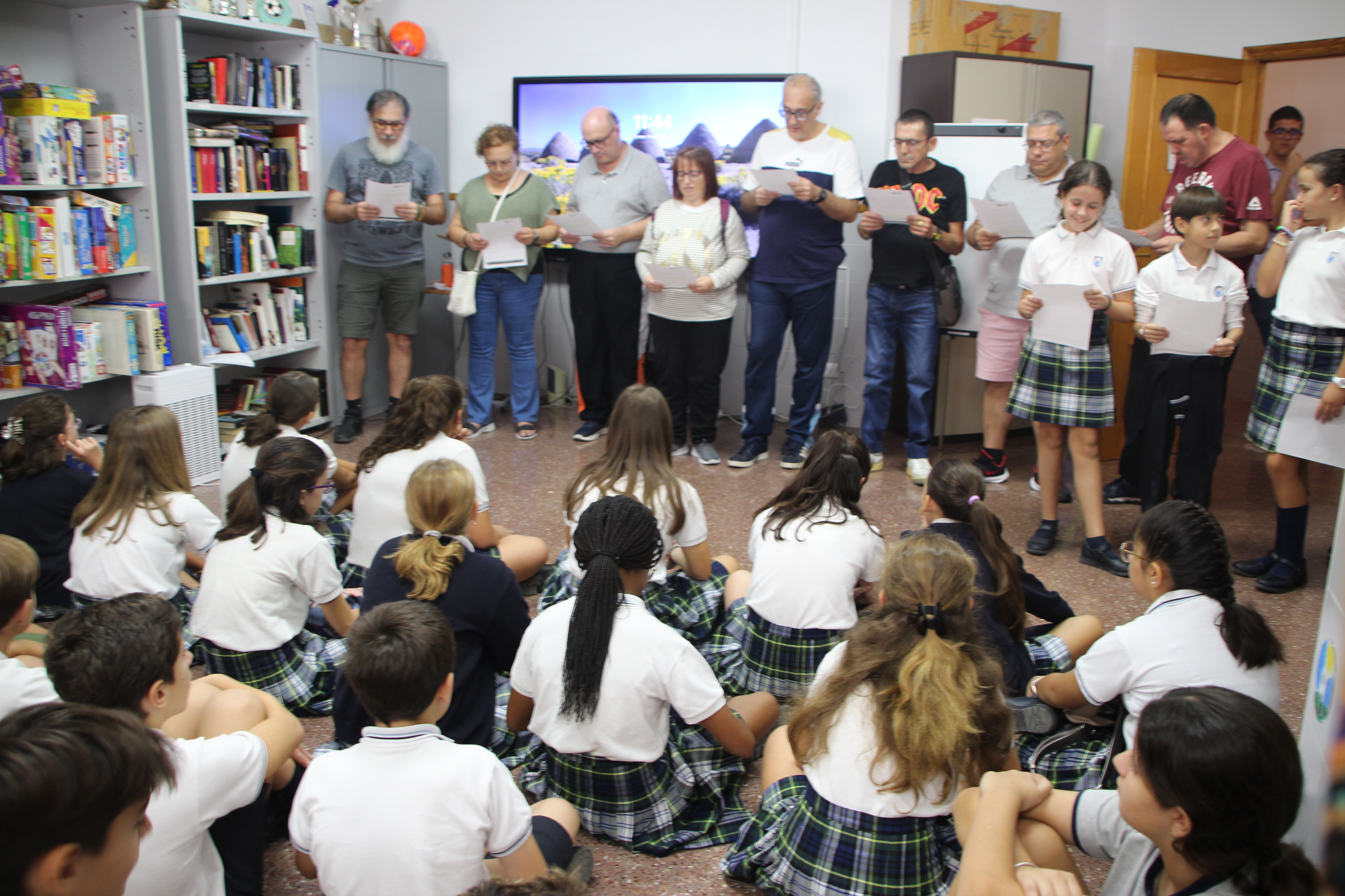 Lectura del manifiesto en la sede de ADIEM (Ontinyent)