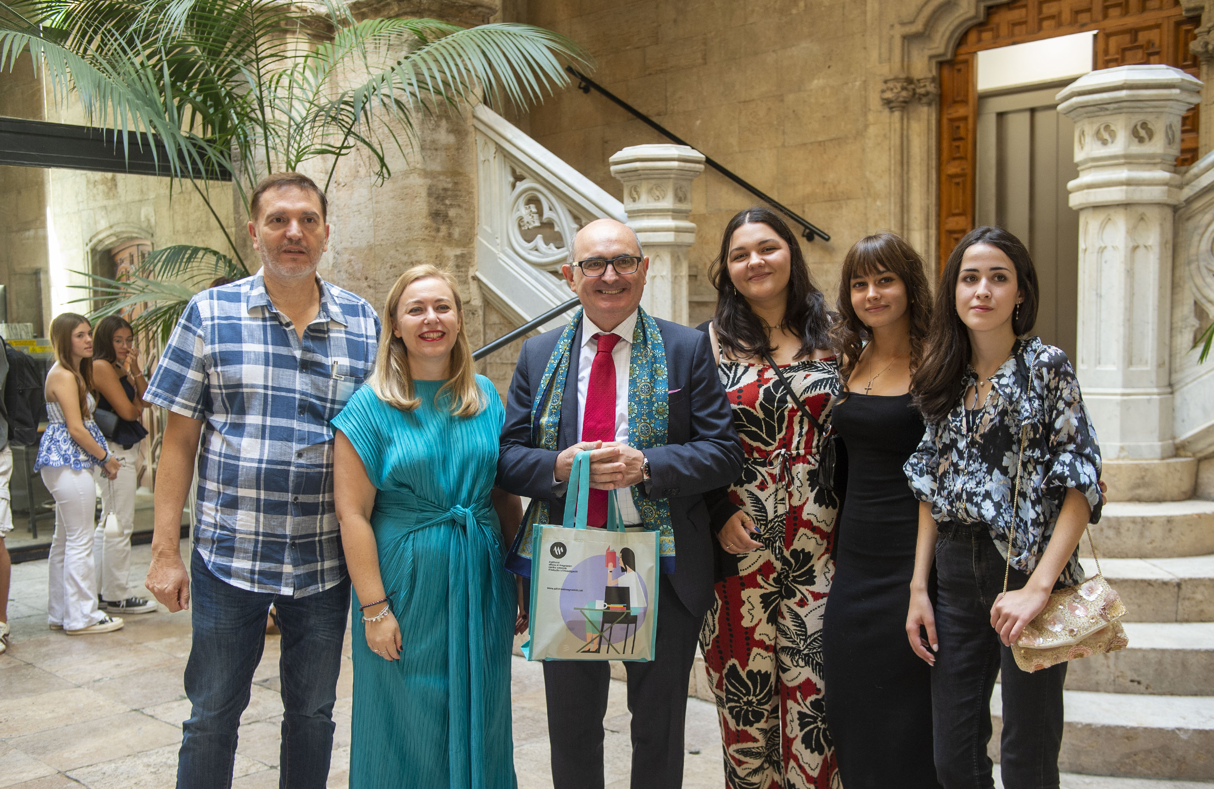 La vicepresidenta Enguix, amb la delegació de l'IES Pou Clar Ontinyent