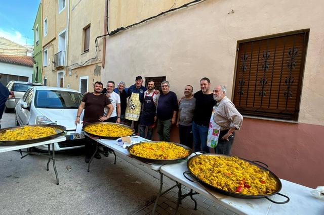 Aielo prepara 1.200 raciones de paellas para los afectados por la DANA