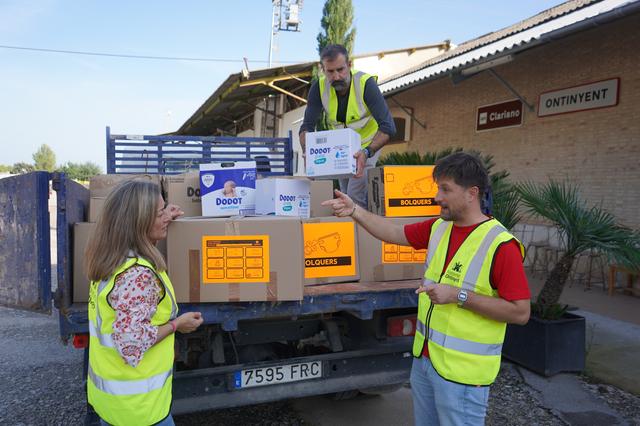 Ontinyent envía 37 cajas de productos infantiles para los afectados por la DANA